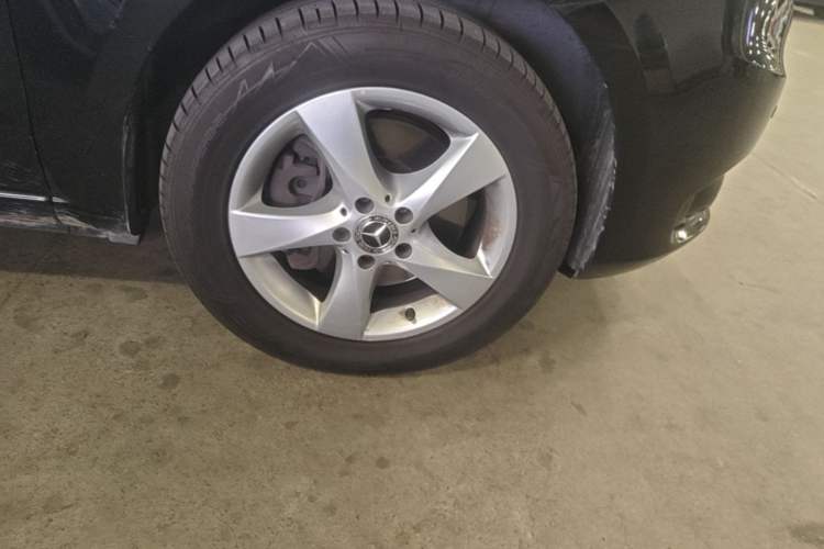Used Mercedes-Benz Vito 2018 2.0T Elite Version 7 Seats China V Emission Standard Right Front Wheel Hub