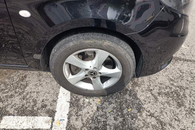 Used Mercedes-Benz Vito 2018 2.0T Business Version China V Emission Standard Right Front Wheel Hub