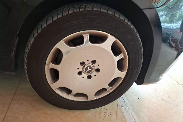 Used Mercedes-Benz Vito  Right Front Wheel Hub