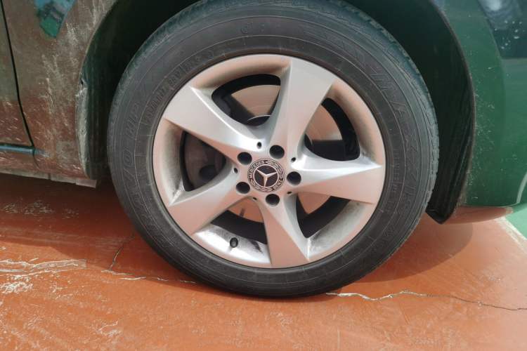 Used Mercedes-Benz Vito 2018 2.0T Business Version China VI Emission Standard Right Front Wheel Hub