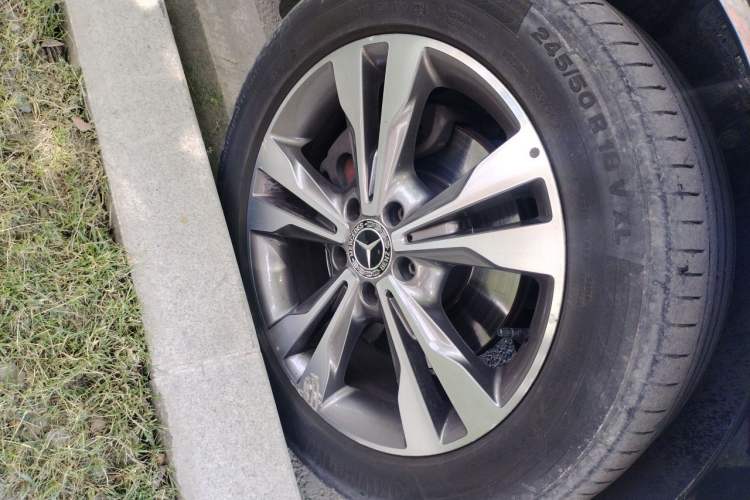Used Mercedes-Benz Vito 2018 2.0T Elite Version 7 Seats China VI Emission Standard Right Front Wheel Hub