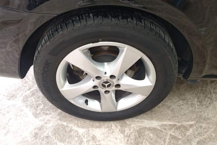 Used Mercedes-Benz Vito 2018 2.0T Elite Version 7 Seats China VI Emission Standard Right Rear Wheel Hub