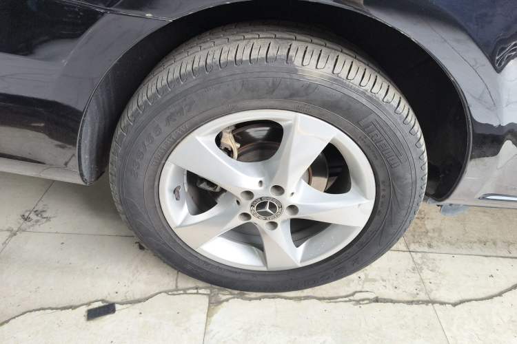Used Mercedes-Benz Vito 2018 2.0T Business Version China V Emission Standard Right Rear Wheel Hub