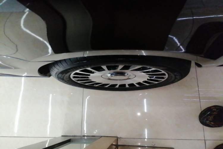 Used Mercedes-Benz Vito 2018 2.0T Business Version China VI Emission Standard Right Rear Wheel Hub