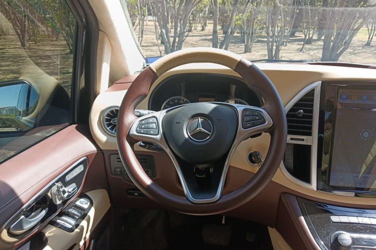 Used Mercedes-Benz Vito 2018 2.0T Elite Edition 8 Seats China V Standard Steering Wheel