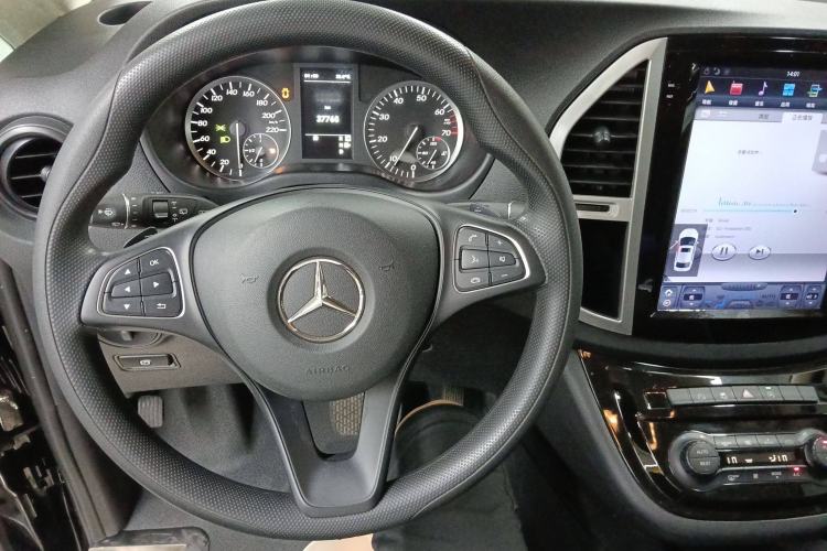 Used Mercedes-Benz Vito 2018 2.0T Elite Version 7 Seats China VI Emission Standard Steering Wheel