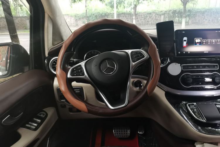 Used Mercedes-Benz Vito 2018 2.0T Elite Version 7 Seats China VI Emission Standard Steering Wheel