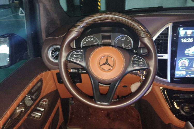 Used Mercedes-Benz Vito 2018 2.0T Elite Version 7 Seats China V Emission Standard Steering Wheel