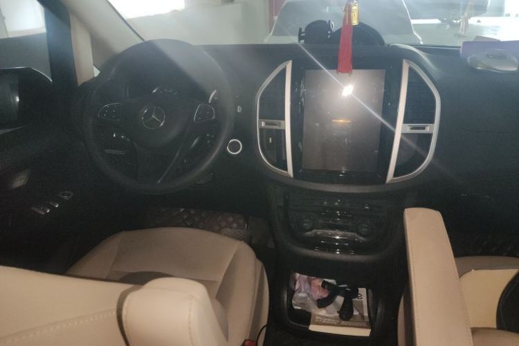 Used Mercedes-Benz Vito 2018 2.0T Elite Version 7 Seats China VI Emission Standard Steering Wheel