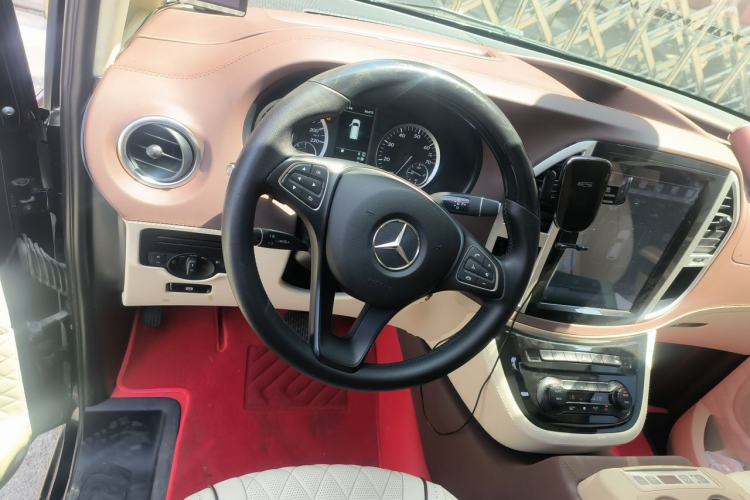 Used Mercedes-Benz Vito 2018 2.0T Elite Version 7 Seats China VI Emission Standard Steering Wheel