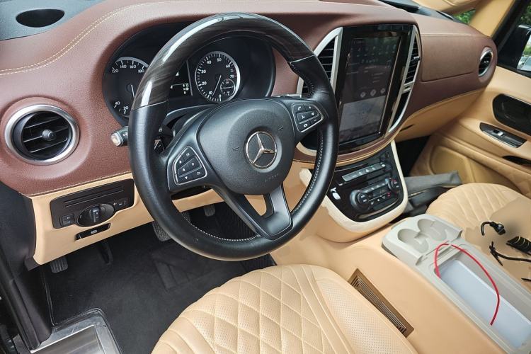 Used Mercedes-Benz Vito 2018 2.0T Elite Version 7 Seats China VI Emission Standard Steering Wheel