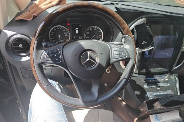 Used Mercedes-Benz Vito 2018 2.0T Elite Version 7 Seats China VI Emission Standard Steering Wheel