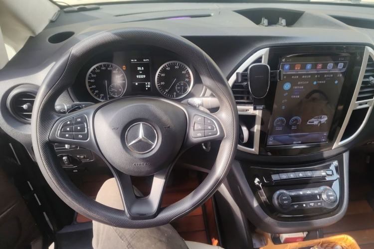 Used Mercedes-Benz Vito 2018 2.0T Elite Version 7 Seats China VI Emission Standard Steering Wheel