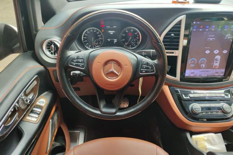 Used Mercedes-Benz Vito 2018 2.0T Elite Version 7 Seats China VI Emission Standard Steering Wheel