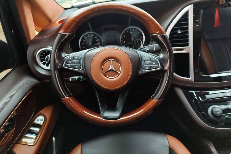 Used Mercedes-Benz Vito 2018 2.0T Business Version China V Emission Standard Steering Wheel