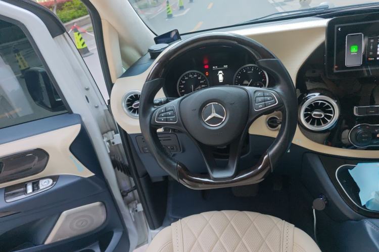 Used Mercedes-Benz Vito 2018 2.0T Elite Version 7 Seats China VI Emission Standard Steering Wheel