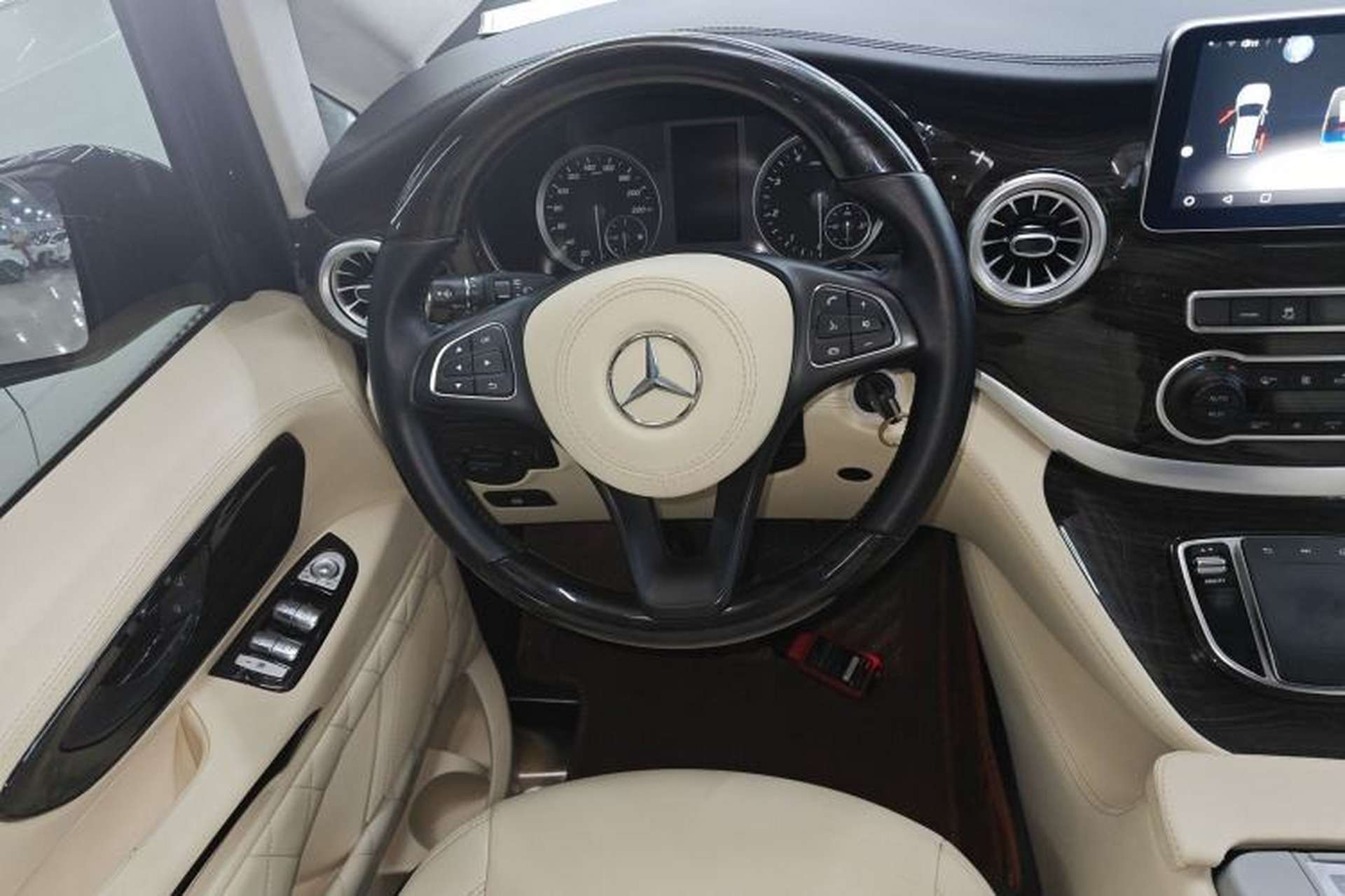 Used Mercedes-Benz Vito 2018 2.0T Elite Version 7 Seats China VI Emission Standard Steering Wheel