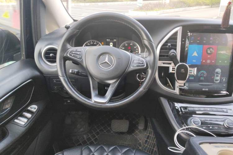 Used Mercedes-Benz Vito 2018 2.0T Business Version China VI Emission Standard Steering Wheel
