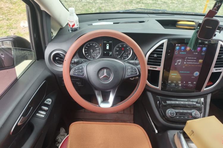 Used Mercedes-Benz Vito 2018 2.0T Elite Version 7 Seats China V Emission Standard Steering Wheel