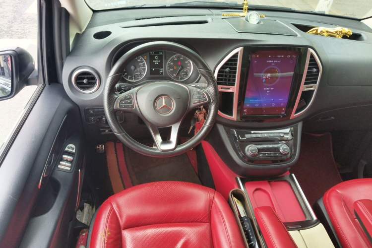 Used Mercedes-Benz Vito 2018 2.0T Business Version China VI Emission Standard Steering Wheel