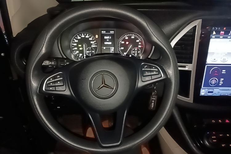 Used Mercedes-Benz Vito 2018 2.0T Elite Version 7 Seats China VI Emission Standard Steering Wheel