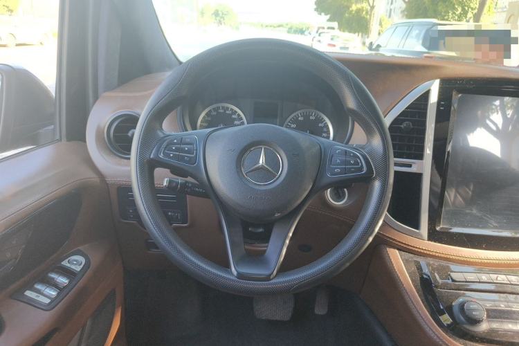 Used Mercedes-Benz Vito 2018 2.0T Elite Version 7 Seats China VI Emission Standard Steering Wheel