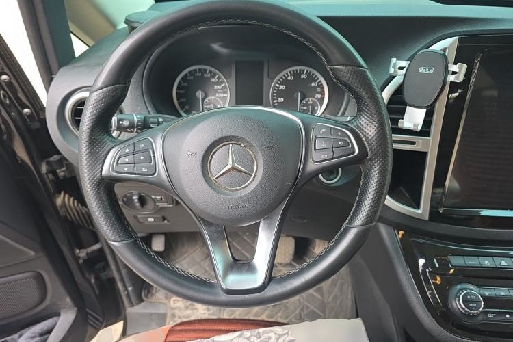 Used Mercedes-Benz Vito 2018 2.0T Business Version China VI Emission Standard Steering Wheel