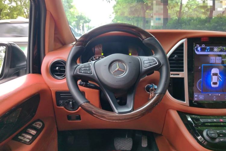 Used Mercedes-Benz Vito 2018 2.0T Elite Version 7 Seats China VI Emission Standard Steering Wheel