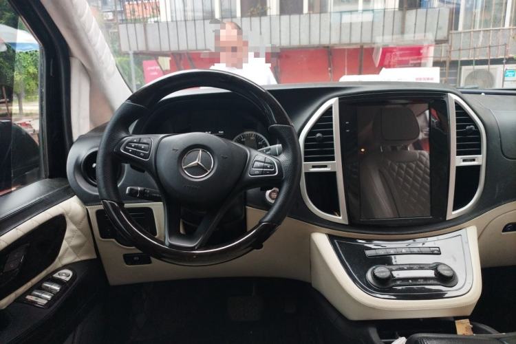 Used Mercedes-Benz Vito 2018 2.0T Elite Version 7 Seats China VI Emission Standard Steering Wheel