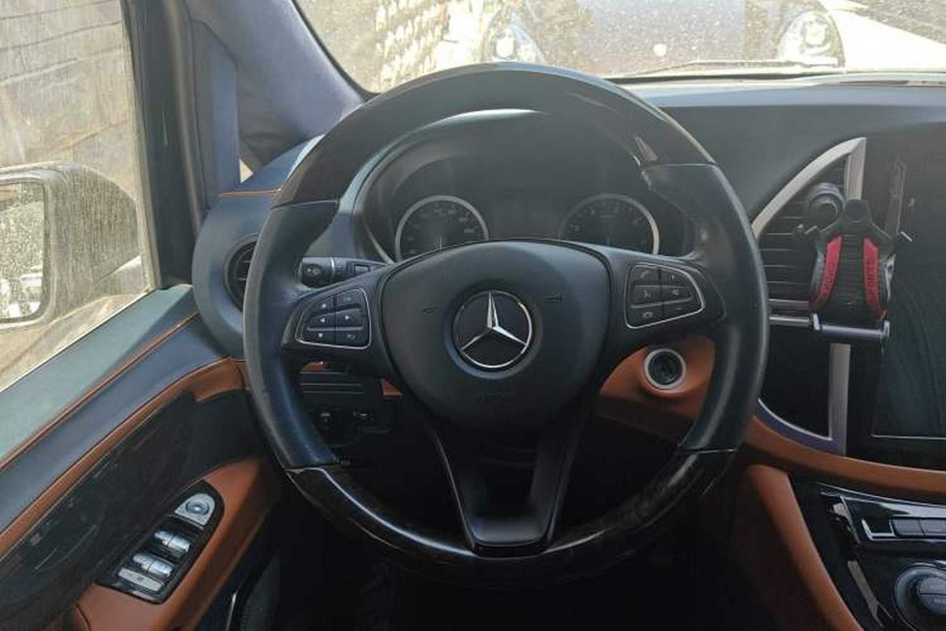 Used Mercedes-Benz Vito 2018 2.0T Elite Version 7 Seats China VI Emission Standard Steering Wheel