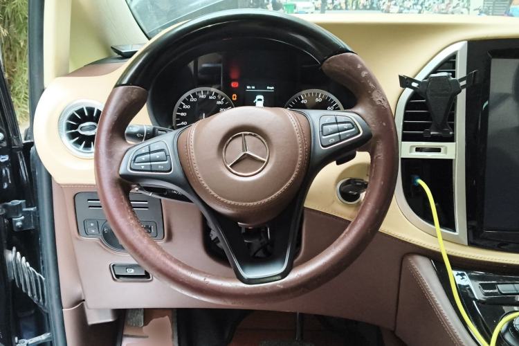 Used Mercedes-Benz Vito 2018 2.0T Elite Version 7 Seats China V Emission Standard Steering Wheel