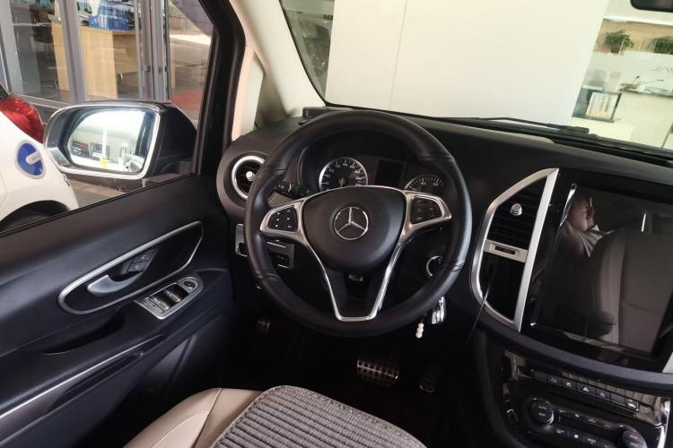 Used Mercedes-Benz Vito 2018 2.0T Elite Version 7 Seats China VI Emission Standard Steering Wheel