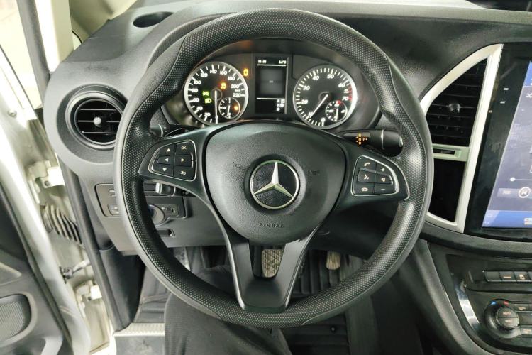 Used Mercedes-Benz Vito 2018 2.0T Elite Version 7 Seats China VI Emission Standard Steering Wheel