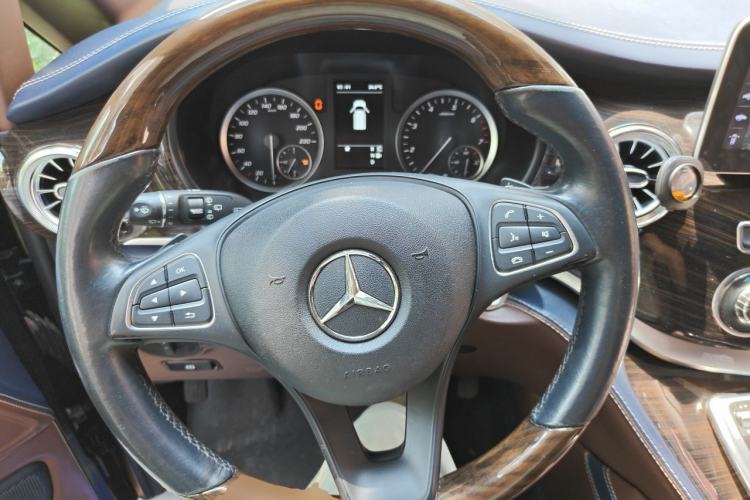 Used Mercedes-Benz Vito 2018 2.0T Elite Version 7 Seats China VI Emission Standard Steering Wheel