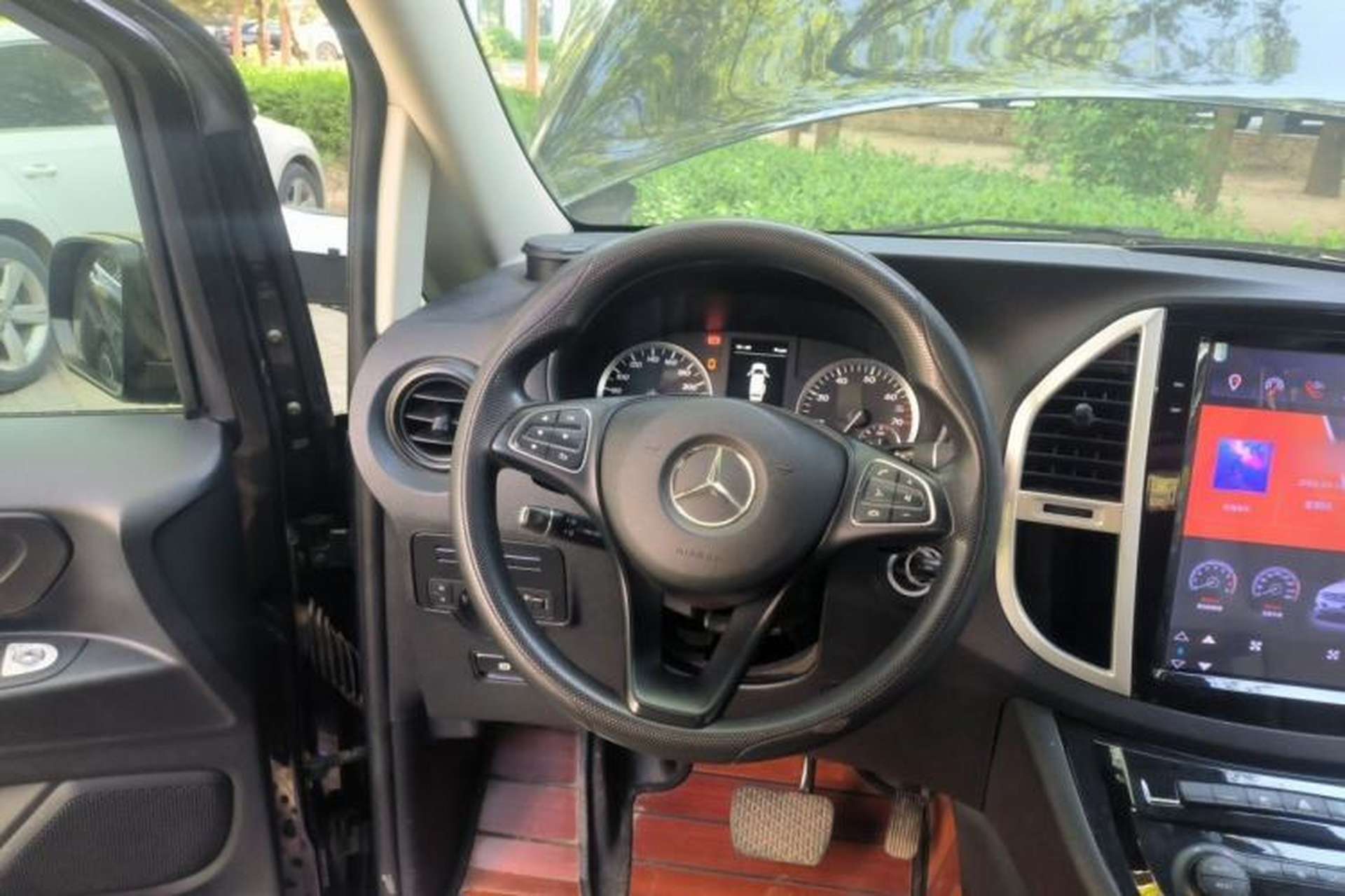 Used Mercedes-Benz Vito 2018 2.0T Elite Version 7 Seats China VI Emission Standard Steering Wheel