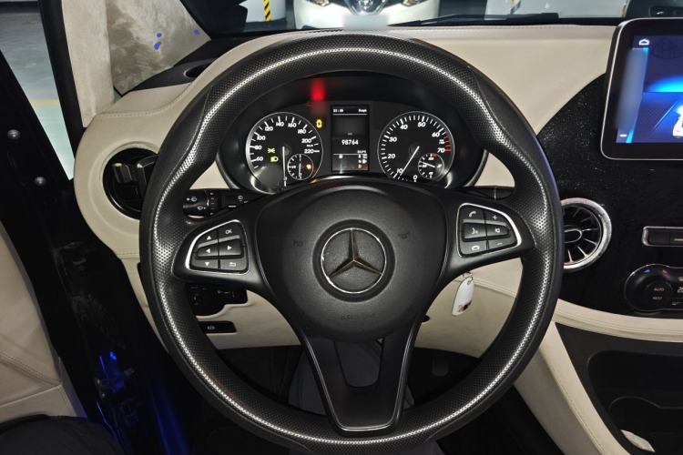 Used Mercedes-Benz Vito 2018 2.0T Elite Version 7 Seats China VI Emission Standard Steering Wheel