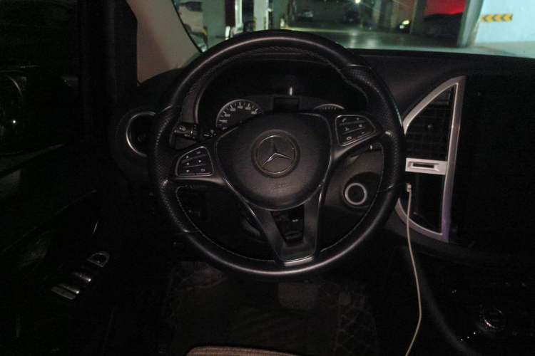 Used Mercedes-Benz Vito 2018 2.0T Business Version China VI Emission Standard Steering Wheel