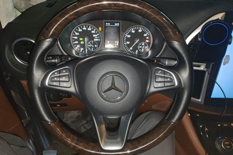 Used Mercedes-Benz Vito 2018 2.0T Business Version China VI Emission Standard Steering Wheel