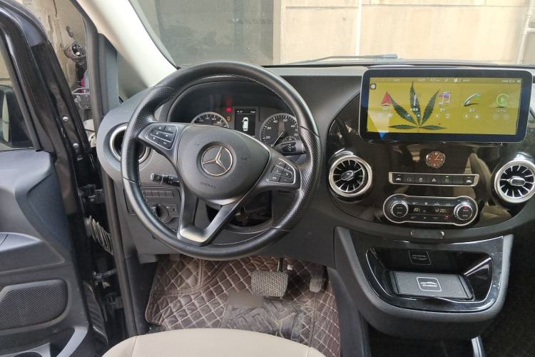 Used Mercedes-Benz Vito 2018 2.0T Business Version China VI Emission Standard Steering Wheel