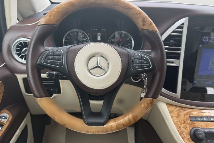 Used Mercedes-Benz Vito 2018 2.0T Elite Version 7 Seats China VI Emission Standard Steering Wheel