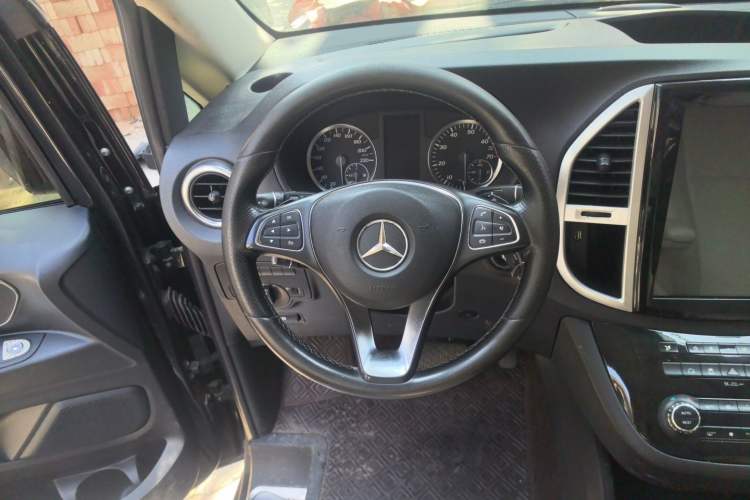 Used Mercedes-Benz Vito 2018 2.0T Business Version China VI Emission Standard Steering Wheel