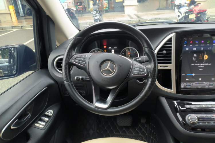 Used Mercedes-Benz Vito 2018 2.0T Business Version China VI Emission Standard Steering Wheel