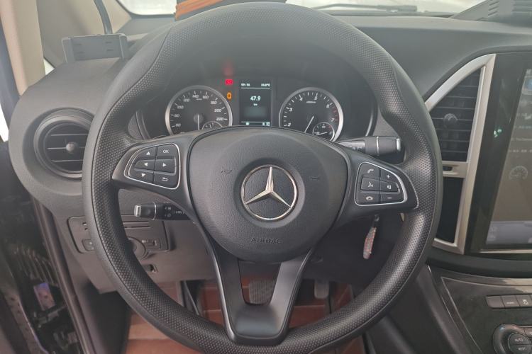 Used Mercedes-Benz Vito 2018 2.0T Elite Version 7 Seats China VI Emission Standard Steering Wheel
