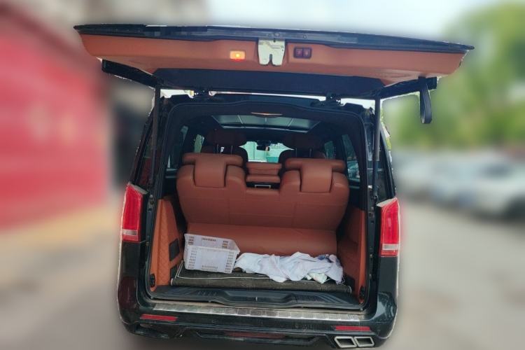 Used Mercedes-Benz Vito 2018 2.0T Elite Version 7 Seats China VI Emission Standard Trunk