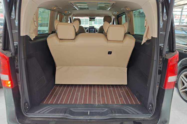 Used Mercedes-Benz Vito 2018 2.0T Elite Version 7 Seats China VI Emission Standard Trunk