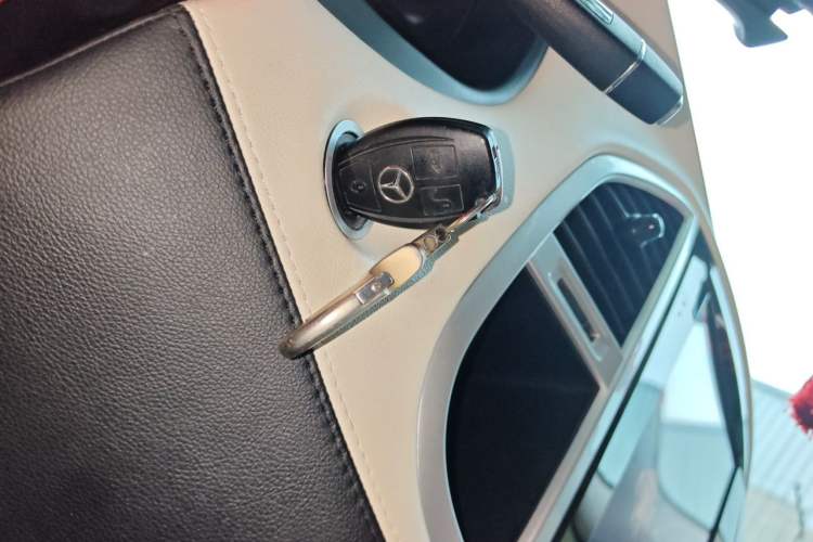 Used Mercedes-Benz Vito 2018 2.0T Elite Version 7 Seats China VI Emission Standard Vehicle Key