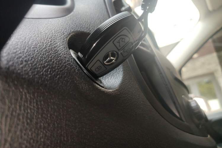 Used Mercedes-Benz Vito 2018 2.0T Elite Version 7 Seats China V Emission Standard Vehicle Key