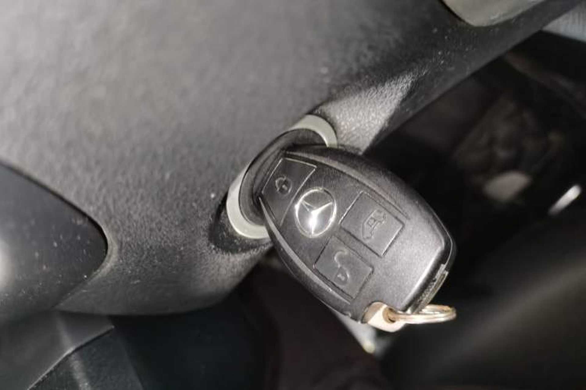 Used Mercedes-Benz Vito 2018 2.0T Business Version China VI Emission Standard Vehicle Key
