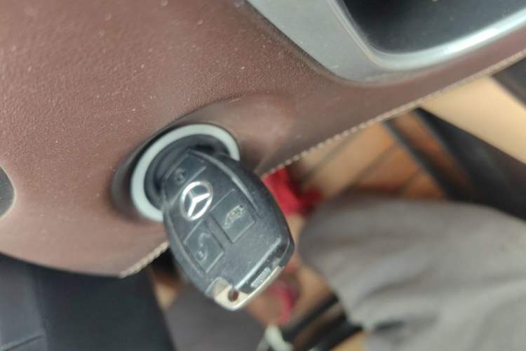 Used Mercedes-Benz Vito 2018 2.0T Business Version China V Emission Standard Vehicle Key