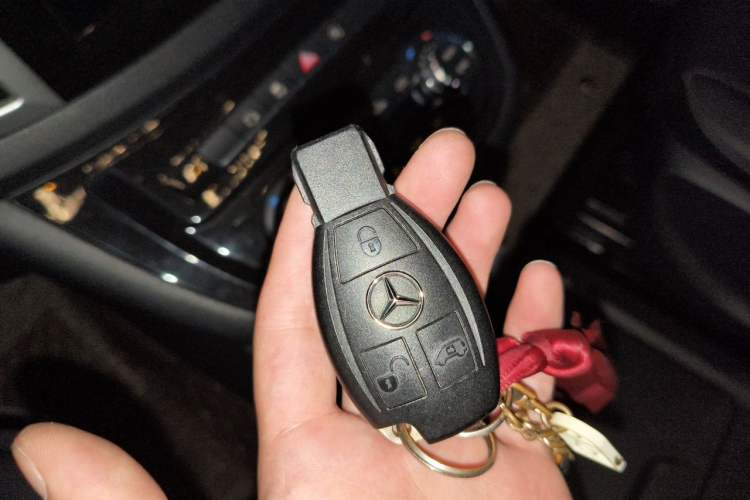 Used Mercedes-Benz Vito 2018 2.0T Business Version China VI Emission Standard Vehicle Key